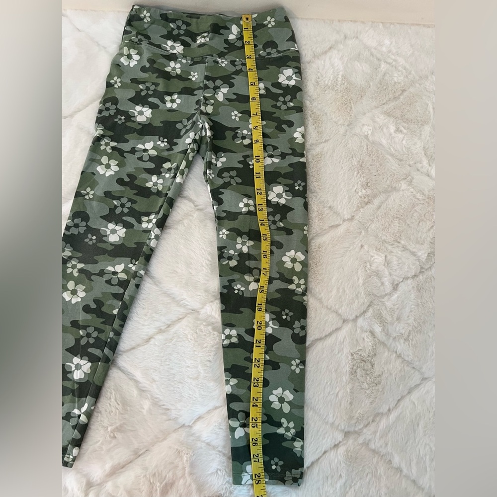 Girls Leggings Bundle Size 7/8 | SO Camo + Blue Floral + Black Doodle - Picture 5 of 13